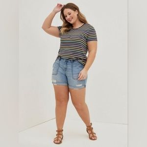 NWT Torrid 5 Inch Vintage Stretch Mid-Rise Short